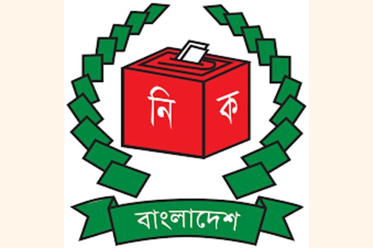 登録された54の政党はすべて平等な扱いを受けるに値する
