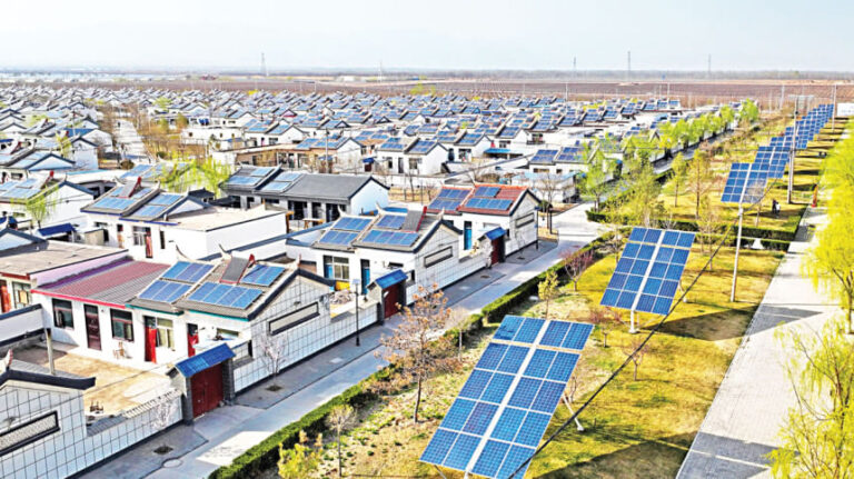 米国の政策転換にもかかわらず、再生可能エネルギーは化石燃料を上回る：IEA