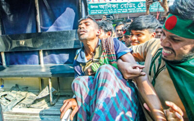 9人が暴行を受け、警察に引き渡される