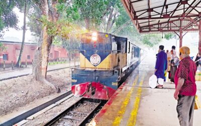 インドにあるバングラデシュ唯一の飛び地への列車