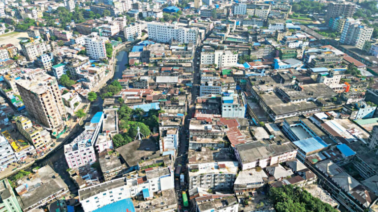 カトゥンガンジ：貿易拠点の衰退する栄光