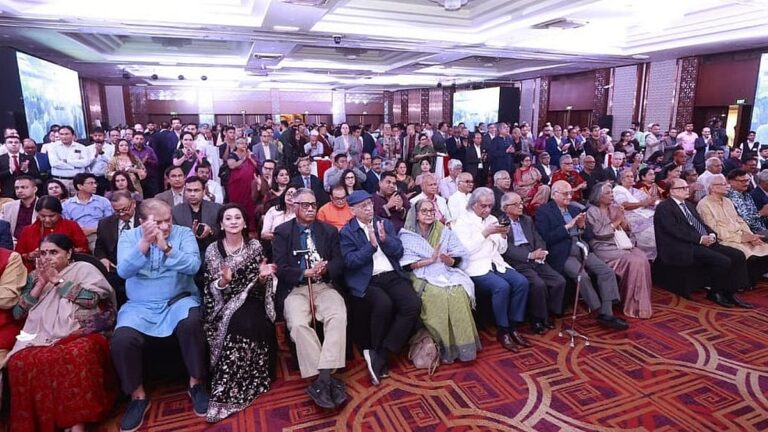 プロトム・アロは勇気を持って前進する