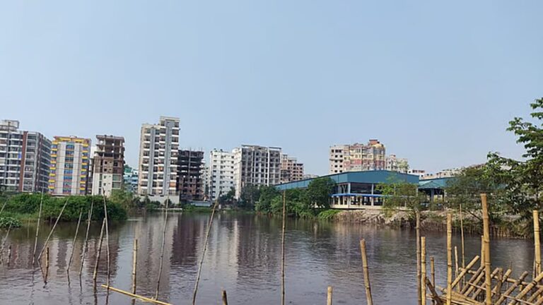 ダッカ地区行政、警察署の警備用に貯水池の一部を取得へ