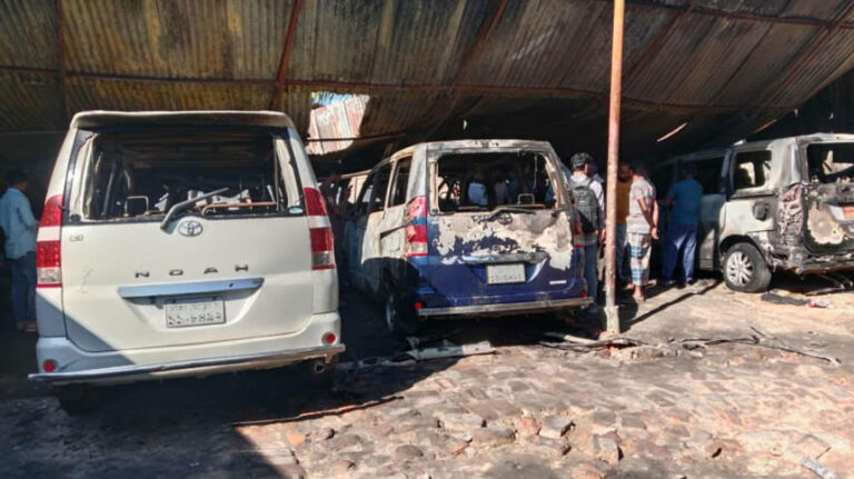 シレットの工場で火災、車両9台が全焼