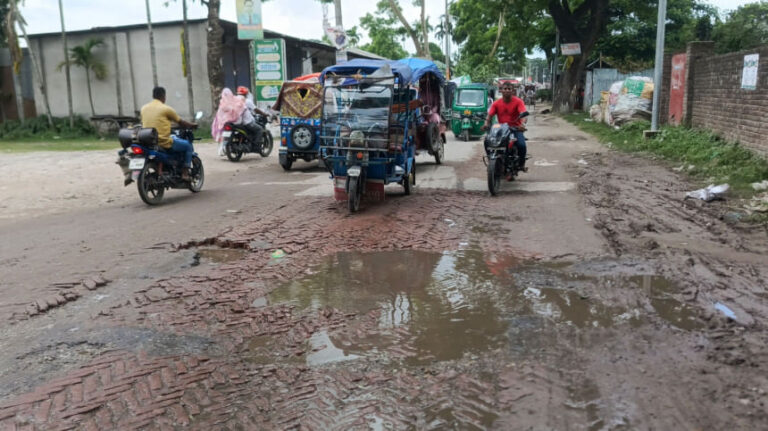 1,653億タカのランプール道路プロジェクトは18ヶ月停滞