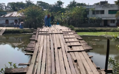 危険な橋は通勤を日常的な危険に変える