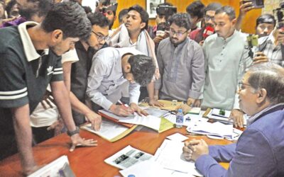 ダッカ大学（DU）の学生グループがDUの学長事務所を包囲した。