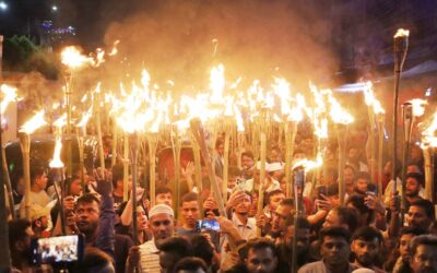 左派政党がグリスタンで聖火行列を行った