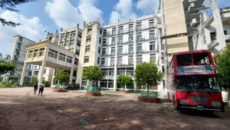 ノアカリ医科大学：教員不足と設備の悪さで学生が苦悩