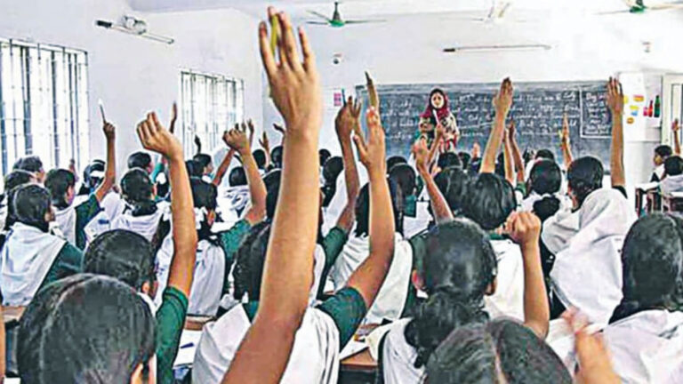 音楽・体育教師：市民や文化団体が採用計画の中止を非難