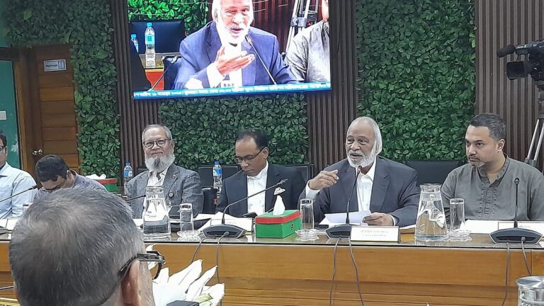 選挙管理委員会の職員は選挙の開票結果を出すべきだ：モイーン・カーン