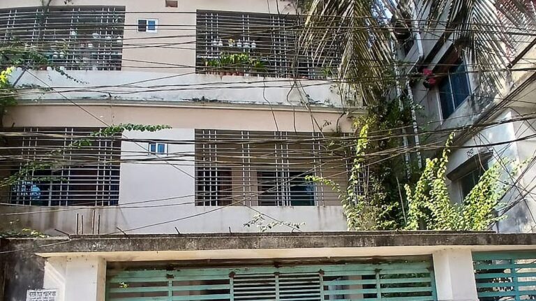 DUCSU会員ラフィアのマイメンシンの自宅が襲撃される