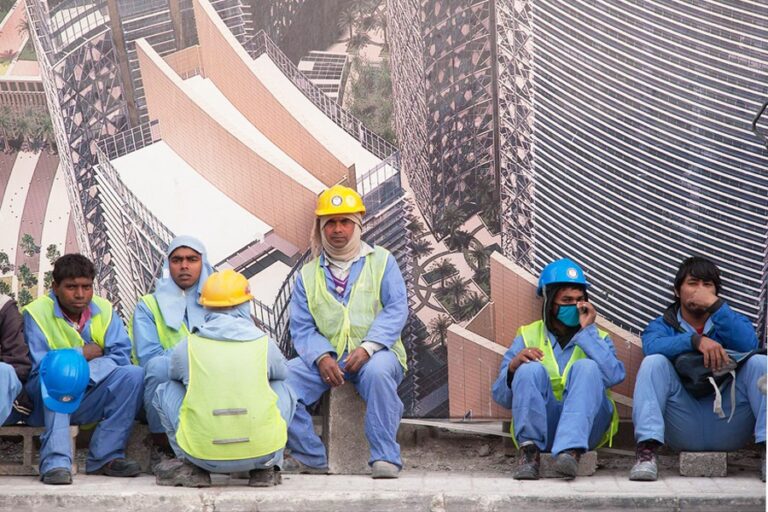 送金物語の感情的コストを解明する
