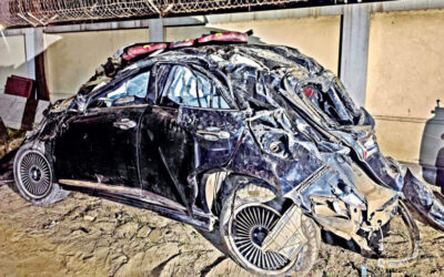 SUVがCTG高速道路から転落、自転車に乗っていた人が死亡