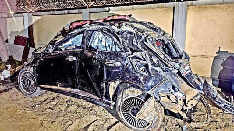 SUVがCTG高速道路から転落、自転車に乗っていた人が死亡