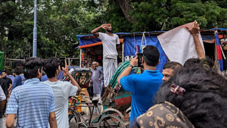 ネット上での敬礼で知られるスジョン氏がNCPの指名用紙を購入