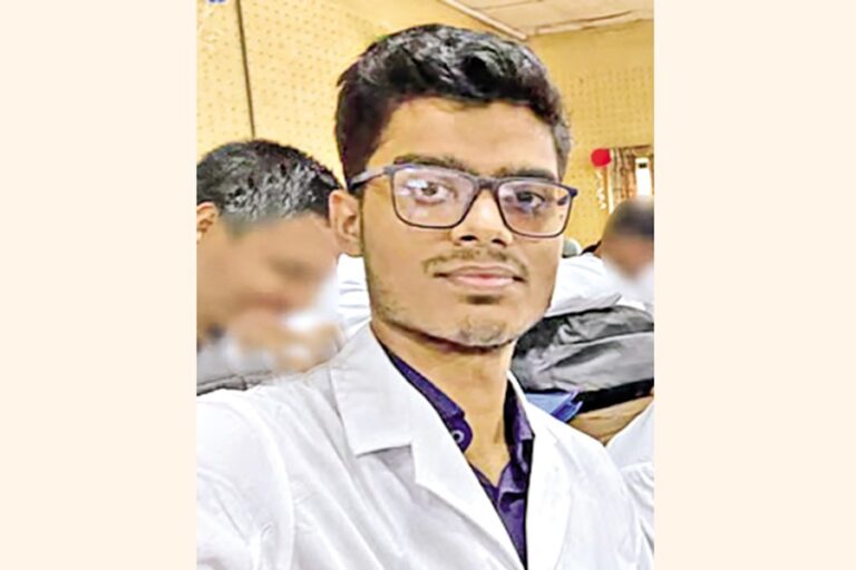 ダッカの病院に患者が殺到