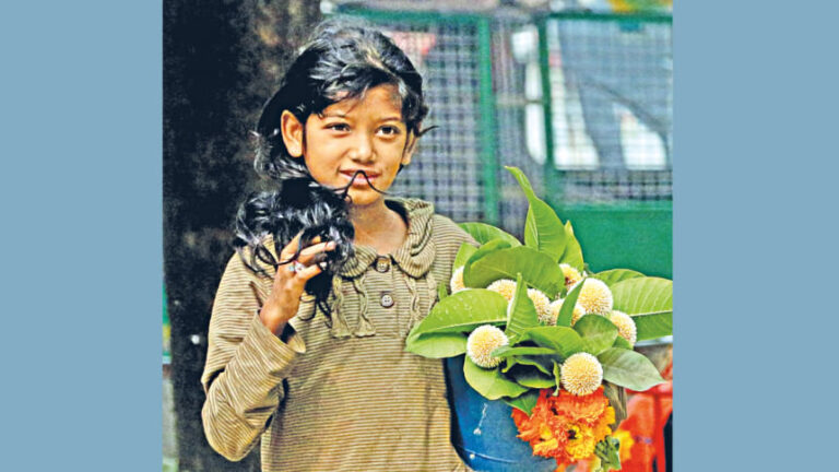 ダッカの忘れられた少女たち：安全、アイデンティティ、権利を失って生きる