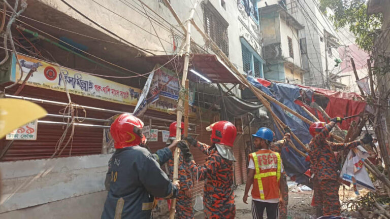 無視できないほど近いダッカは、今すぐ行動を起こさなければならない