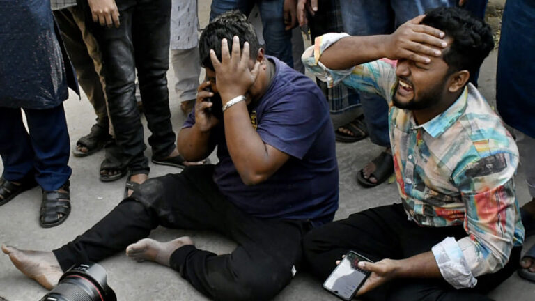 地震は悲しみの跡を残す