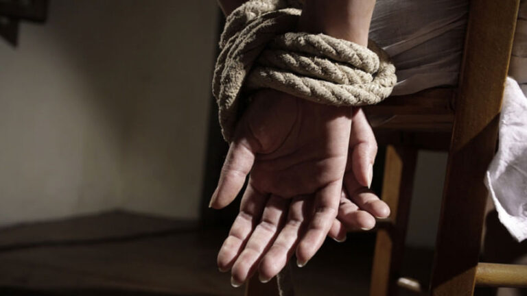 武装集団がロヒンギャ難民キャンプ付近で男性を拉致