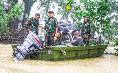 困っている人に手を差し伸べる