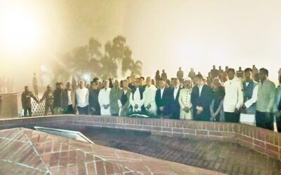 タリックは解放戦争の殉教者に敬意を表し、ジアのために祈る