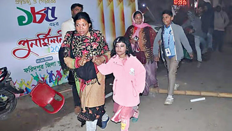 ジラ学校の記念式典：ファリドプルでのジェームスコンサートが中止、衝突で25人負傷