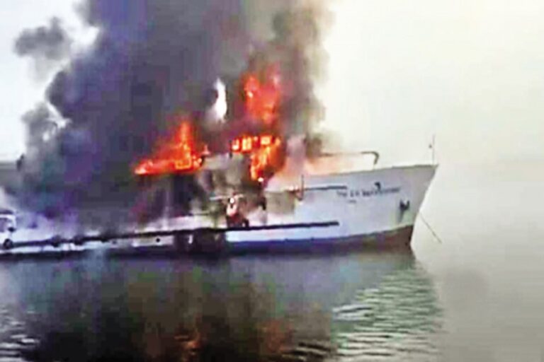 セント・マーチン島行きの船で火災、乗組員死亡