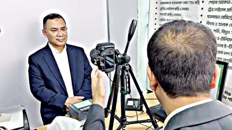 タリケ氏とザイマ氏、有権者になるための手続きを終える