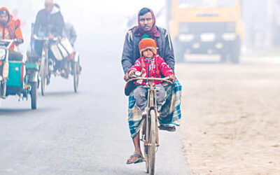 寒波と濃霧により航空便やフェリーが欠航