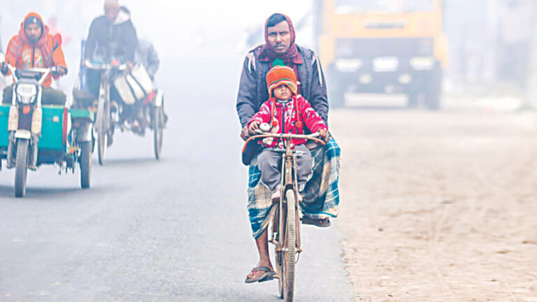 寒波と濃霧により航空便やフェリーが欠航