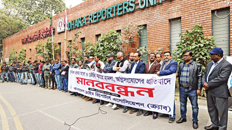 「報道の自由と民主主義への深刻な脅威」