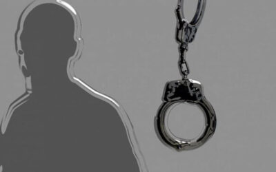 警察は、立候補用紙を購入しようとする「ファシスト」分子を逮捕するよう指示された