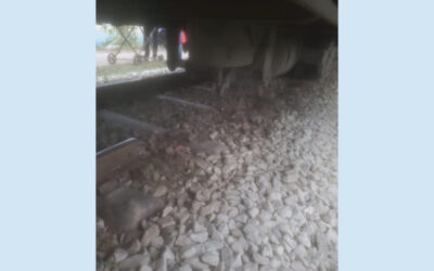 脱線事故で鉄道が15時間停止、妨害行為の疑い