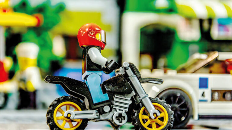 二つの車輪、一つの現実