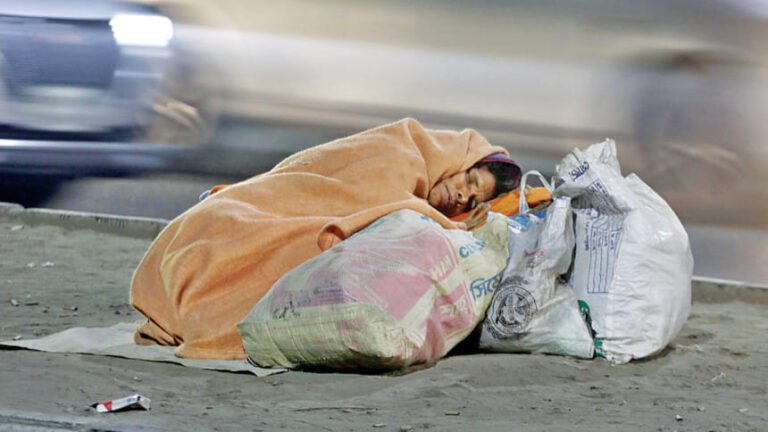 寒さは子供たちに苦しみをもたらす