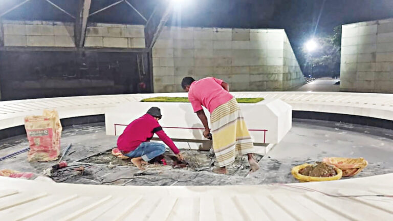 「国は偉大な守護者を失った」