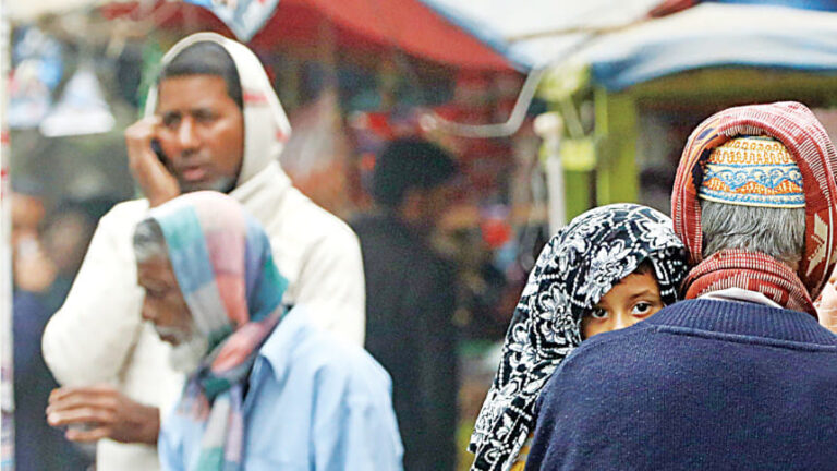 寒さは人々の生活を混乱させ続けている