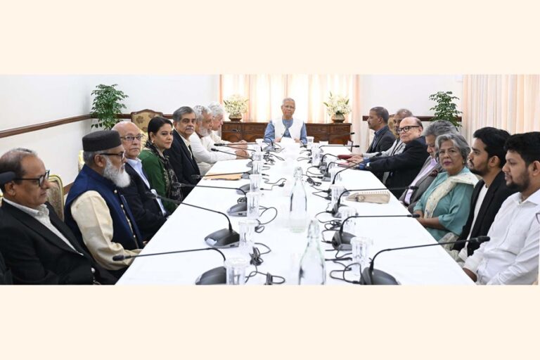 ムハマド・ユヌス首席顧問教授が特別会議の議長を務めた。