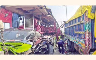 マダリプールの交通事故で3人死亡