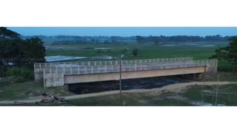 2年間使われていない道路のない橋