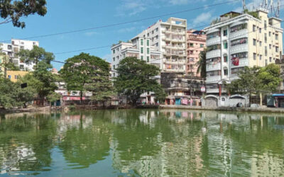 ムンシ・プクル、危険にさらされる。強盗団が露出した銀行を狙う