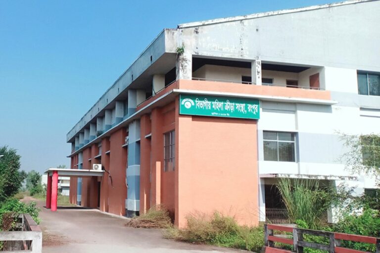 ランプール地区女子スポーツ複合施設は放置されている