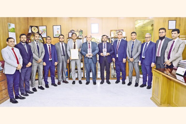 パバリ銀行が「バングラデシュ最優秀イスラム銀行窓口」として表彰される