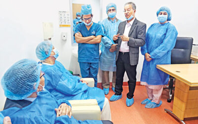 ユヌス氏、病院でカレダ氏を訪問