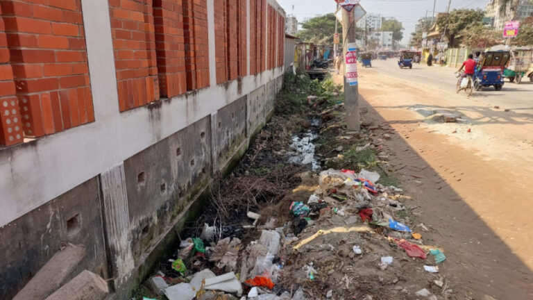 ノアカリ市：排水システムの不備で住民が苦しんでいる