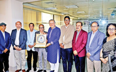 新しく結成された編集委員会が初会合を開催