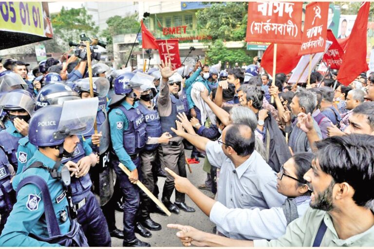 警察は左翼民主同盟（LDA）の行進を妨害した。