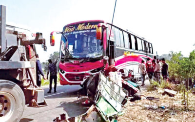 ファリドプルの交通事故で家族3人が死亡
